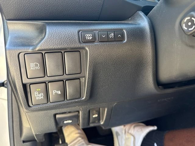 Used 2018 Lexus IS 300 AWD w/ Comfort Package image 22