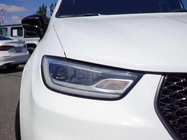 Used 2025 Chrysler Pacifica Limited FWD image 3