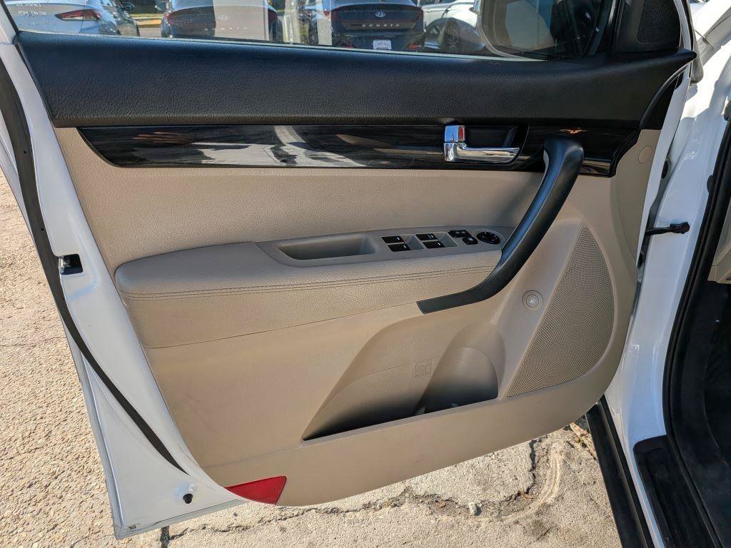 Used 2013 Kia Sorento LX w/ Convenience Pkg FWD image 12