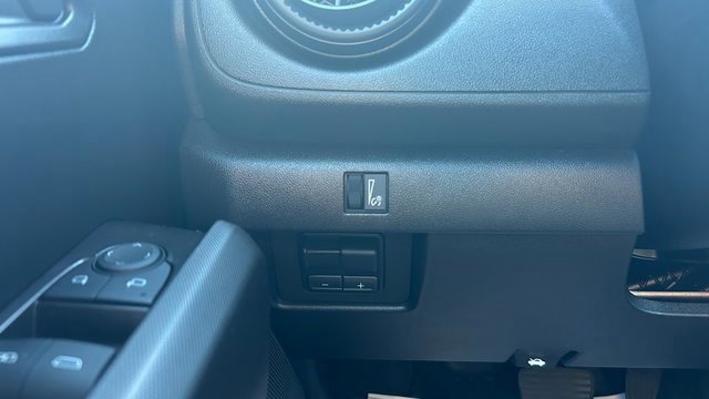 Certified 2024 Chevrolet Colorado Trail Boss w/ Advanced Trailering Package image 16