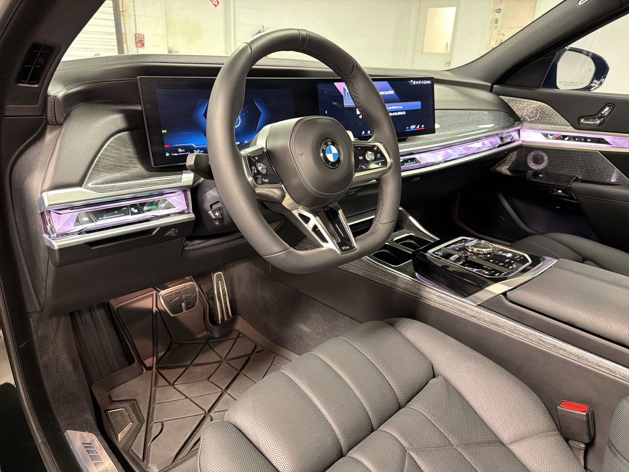 Certified 2025 BMW 760i xDrive w/ Executive Package AWD/4WD image 3