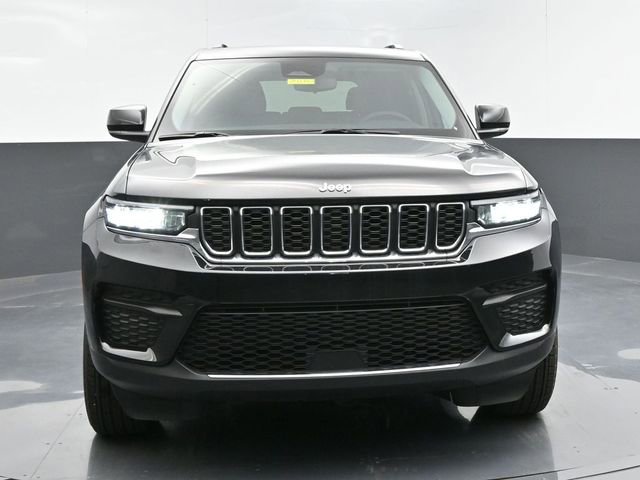Used 2024 Jeep Grand Cherokee Laredo X image 3