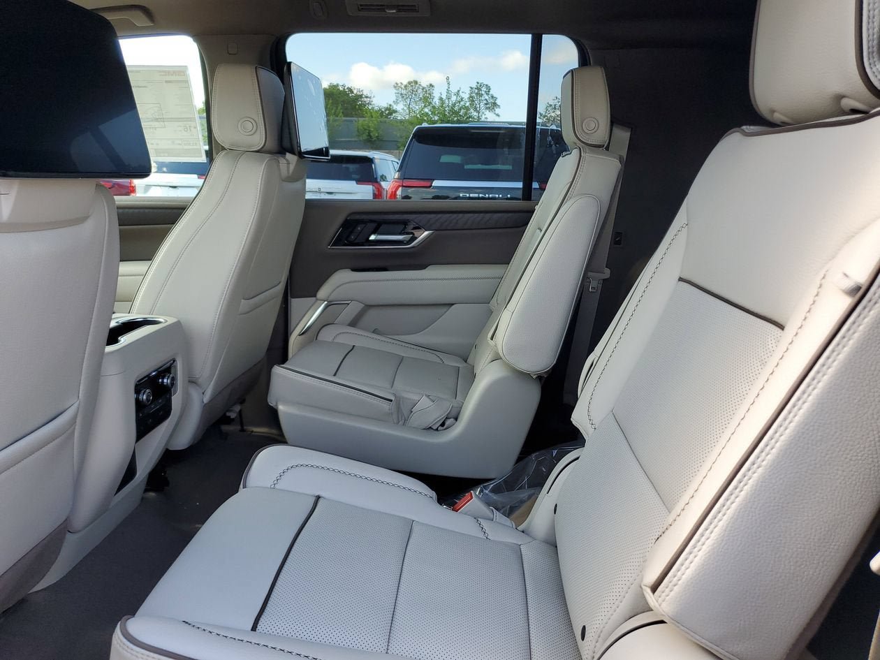New 2026 GMC Yukon XL Denali w/ Denali Reserve Package AWD/4WD image 11