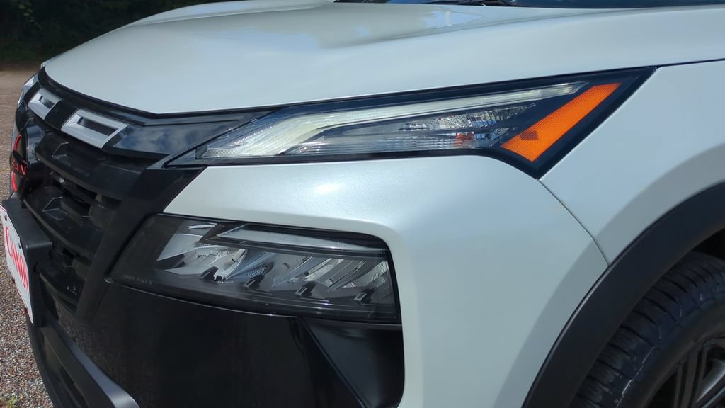 Used 2025 Nissan Rogue SV w/ Rock Creek Premium Package AWD/4WD image 9