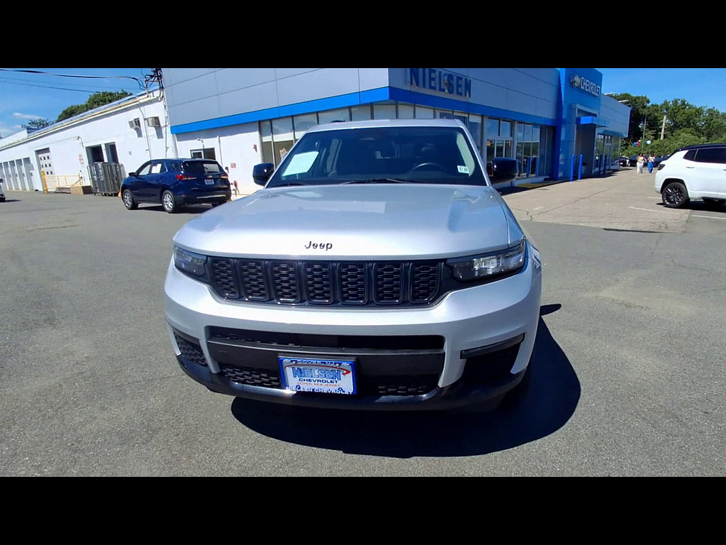 Used 2022 Jeep Grand Cherokee L Limited w/ Black Appearance Package AWD/4WD image 3