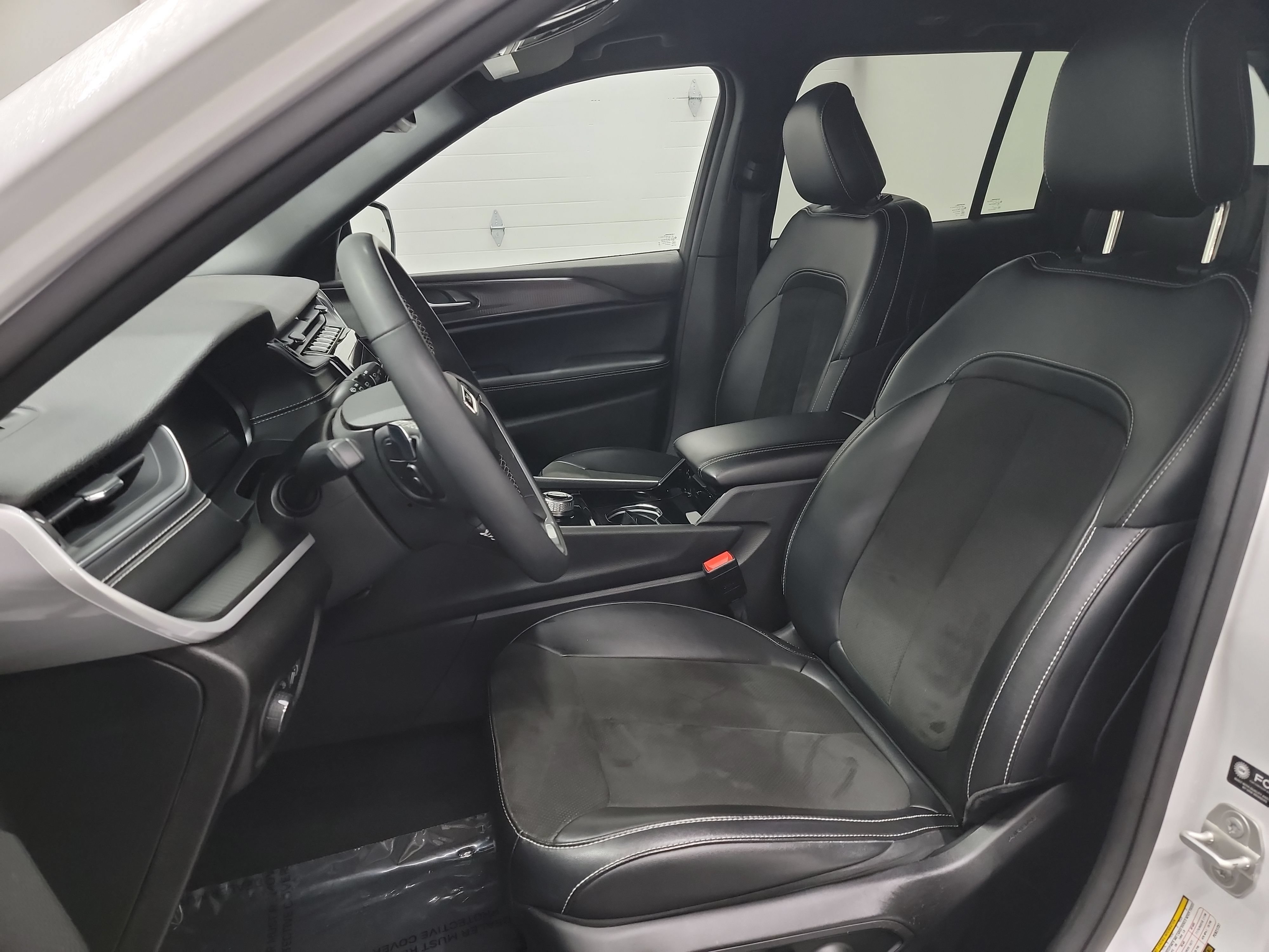Used 2023 Jeep Grand Cherokee Altitude AWD/4WD image 12