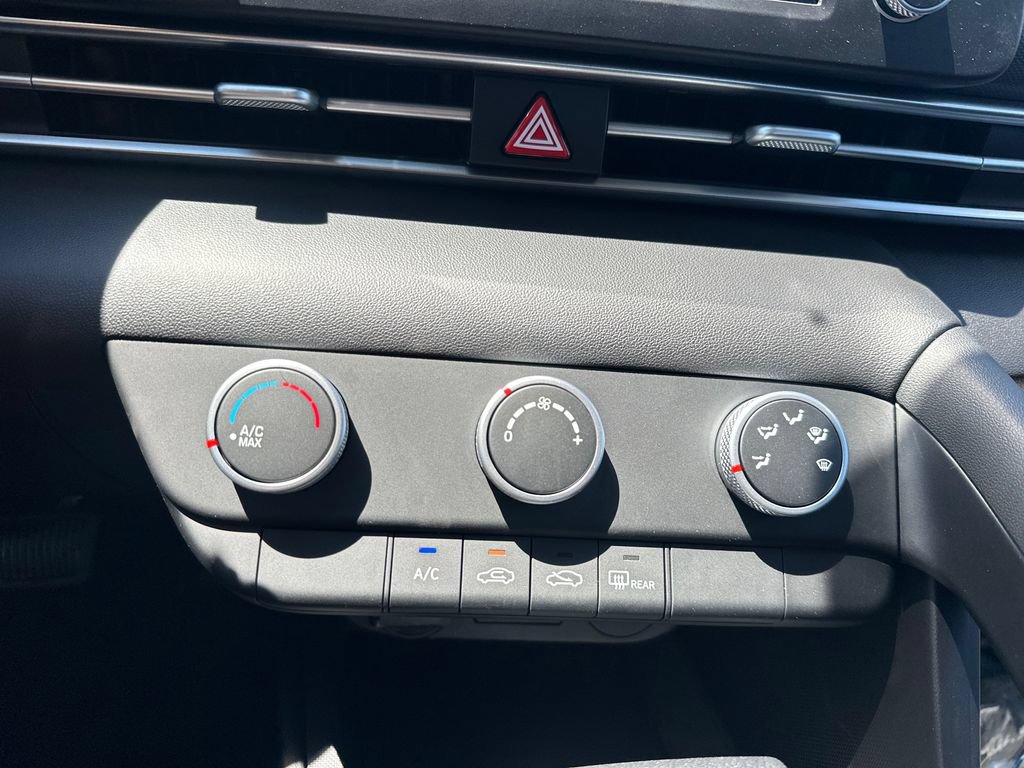 New 2026 Hyundai Elantra SE FWD image 22