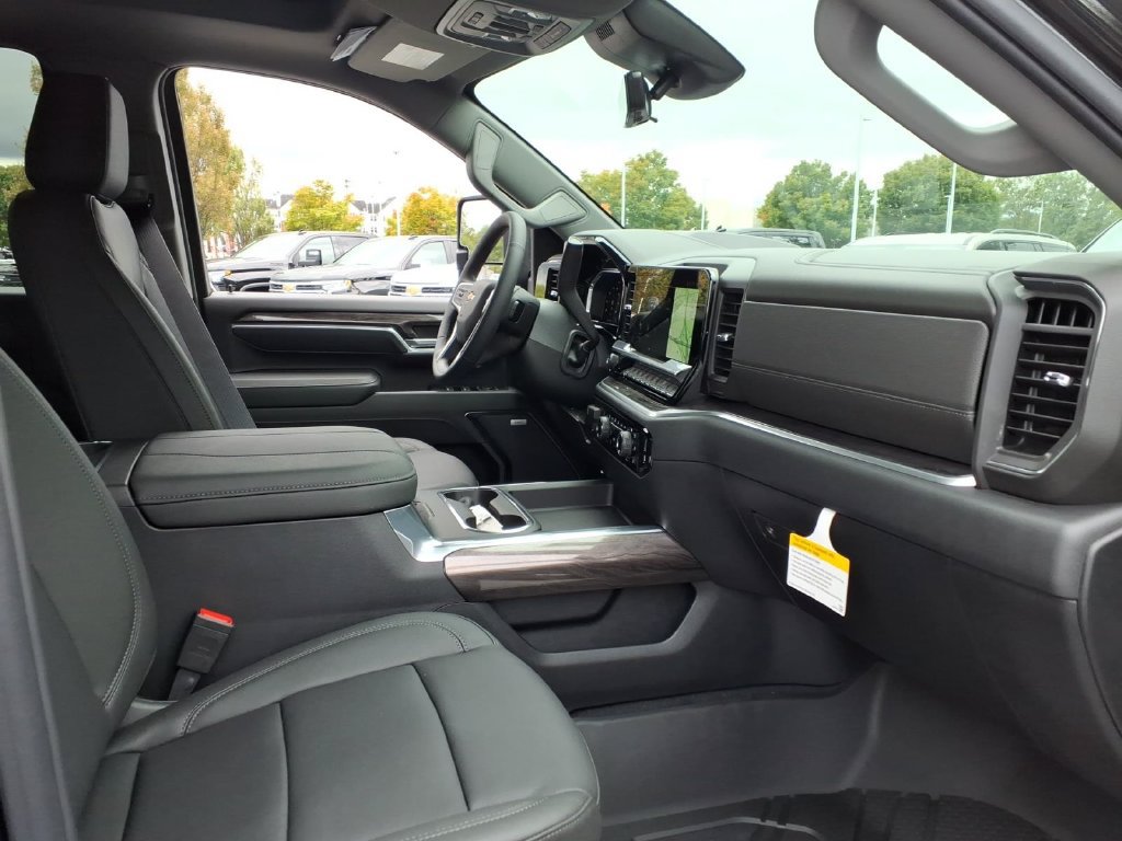 New 2026 Chevrolet Silverado 3500 LTZ w/ LTZ Plus Package AWD/4WD image 16