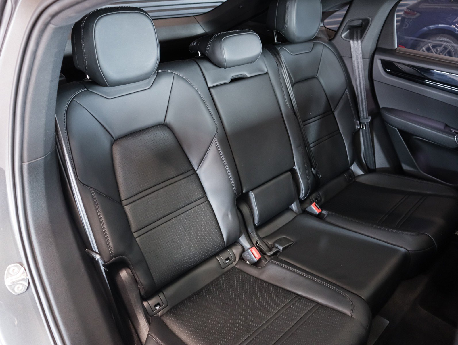 Certified 2023 Porsche Cayenne S image 6