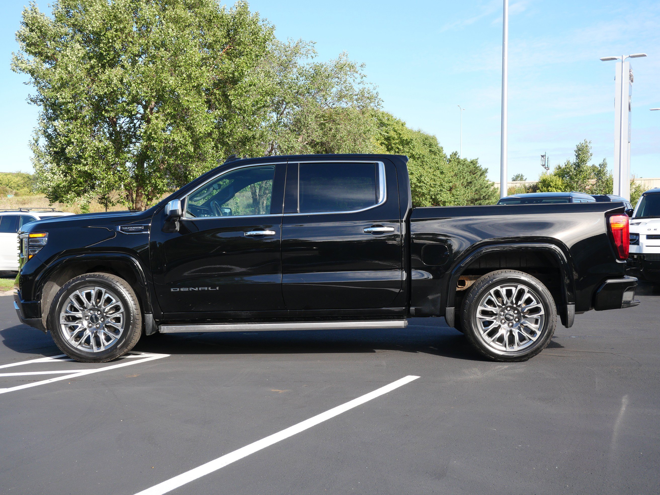 Used 2023 GMC Sierra 1500 Denali Ultimate AWD/4WD image 2
