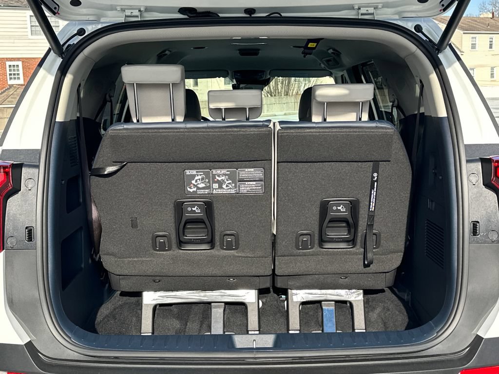 New 2026 Kia Carnival EX FWD image 6
