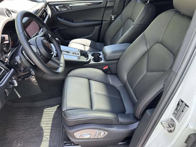 Used 2026 Porsche Macan AWD/4WD image 12