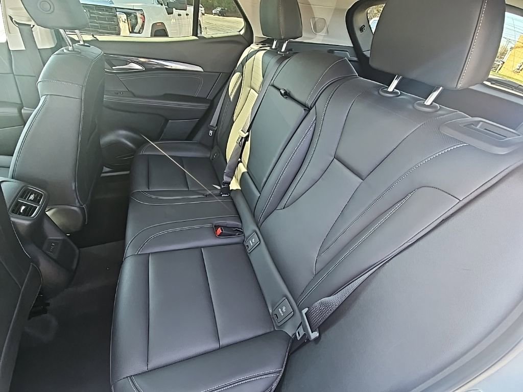 Certified 2025 Buick Envision Preferred AWD/4WD image 17
