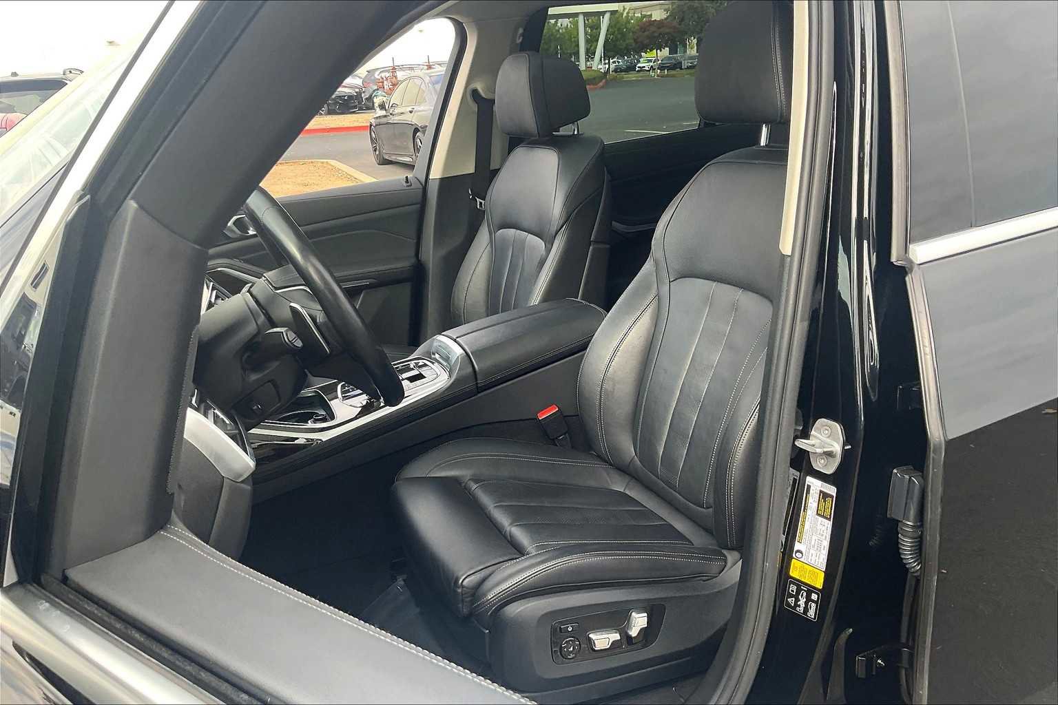 Used 2020 BMW X7 xDrive40i w/ Premium Package image 28