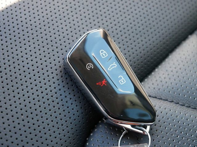 Certified 2025 Volkswagen Atlas SEL Premium R-Line image 35