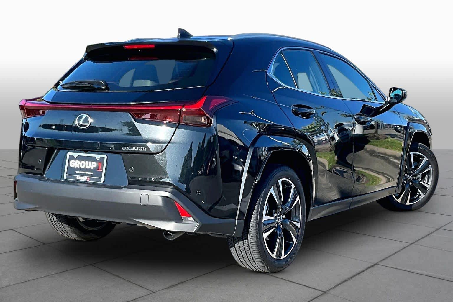 Certified 2025 Lexus UX 300h FWD w/ Accessory Package (Z1) image 11