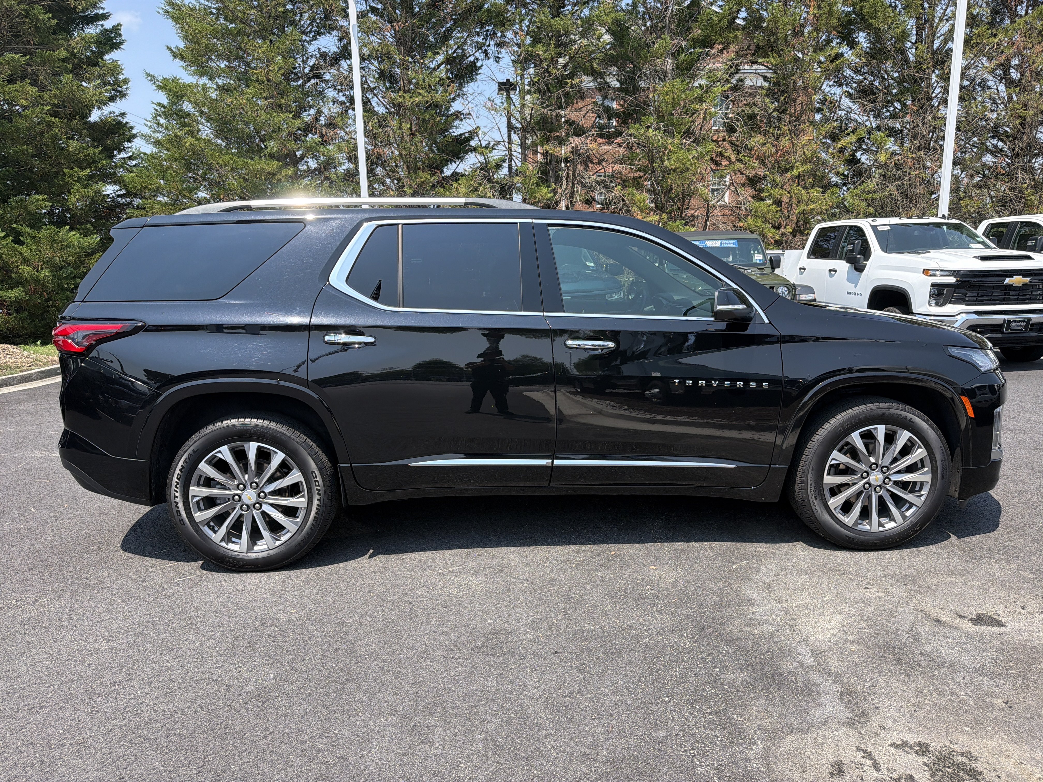 Used 2023 Chevrolet Traverse Premier AWD/4WD image 11