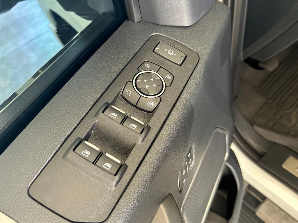 Used 2022 Ford F350 Platinum w/ FX4 Off-Road Package AWD/4WD image 44