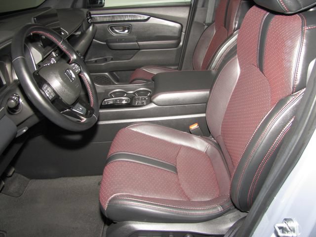 Certified 2025 Honda Pilot Black Edition image 10