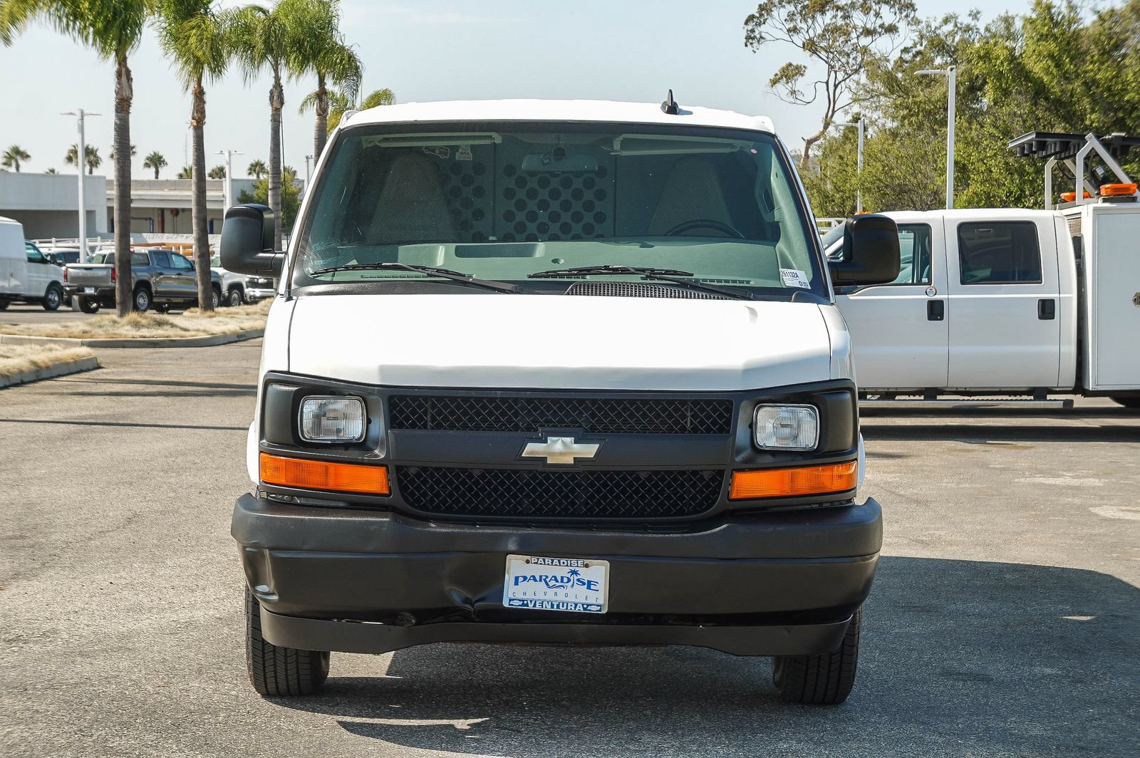 Used 2017 Chevrolet Express 3500 RWD image 2