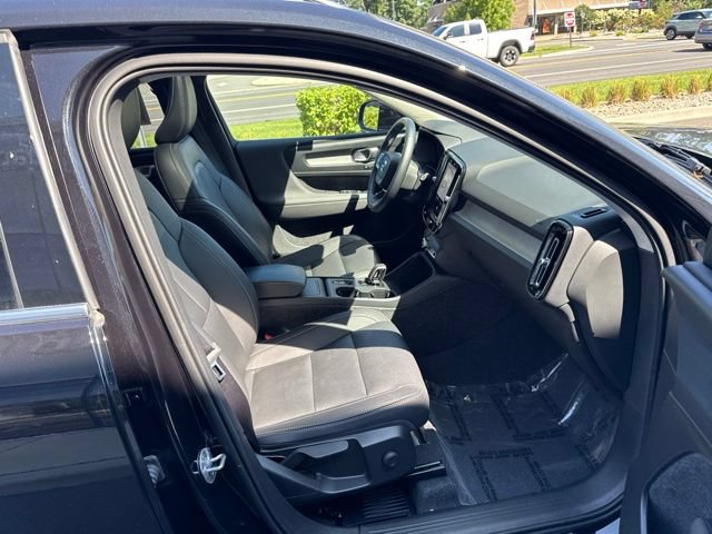 Certified 2025 Volvo XC40 B5 Core AWD/4WD image 15