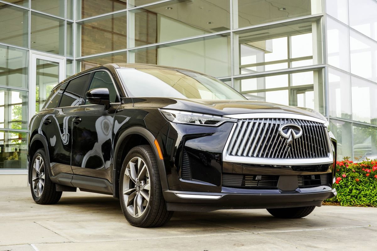 Certified 2026 INFINITI QX60 Pure w/ Cargo Package FWD image 4