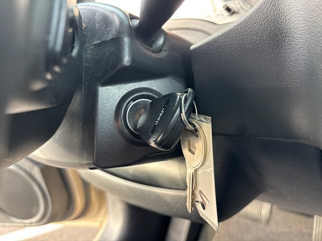 Used 2016 Jeep Patriot High Altitude FWD image 15