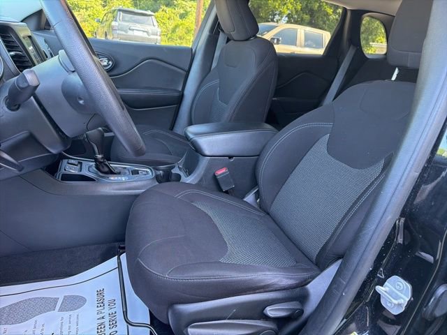 Used 2019 Jeep Cherokee Latitude w/ Popular Appearance Group FWD image 24