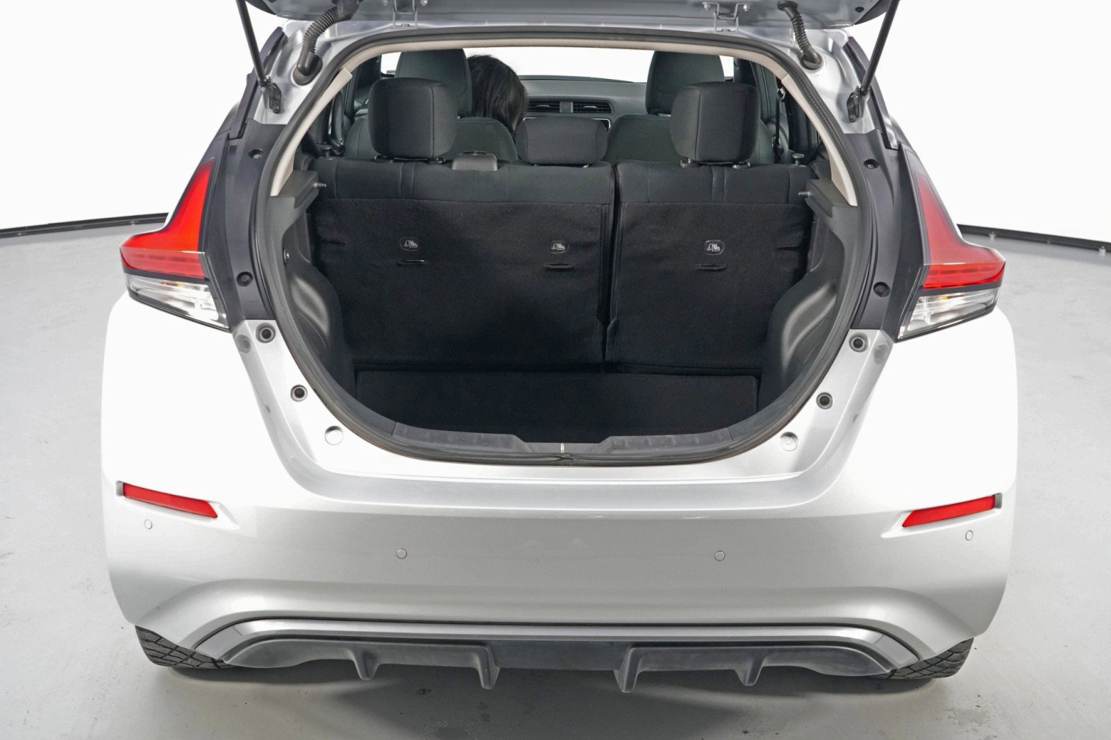 Used 2025 Nissan Leaf S image 9