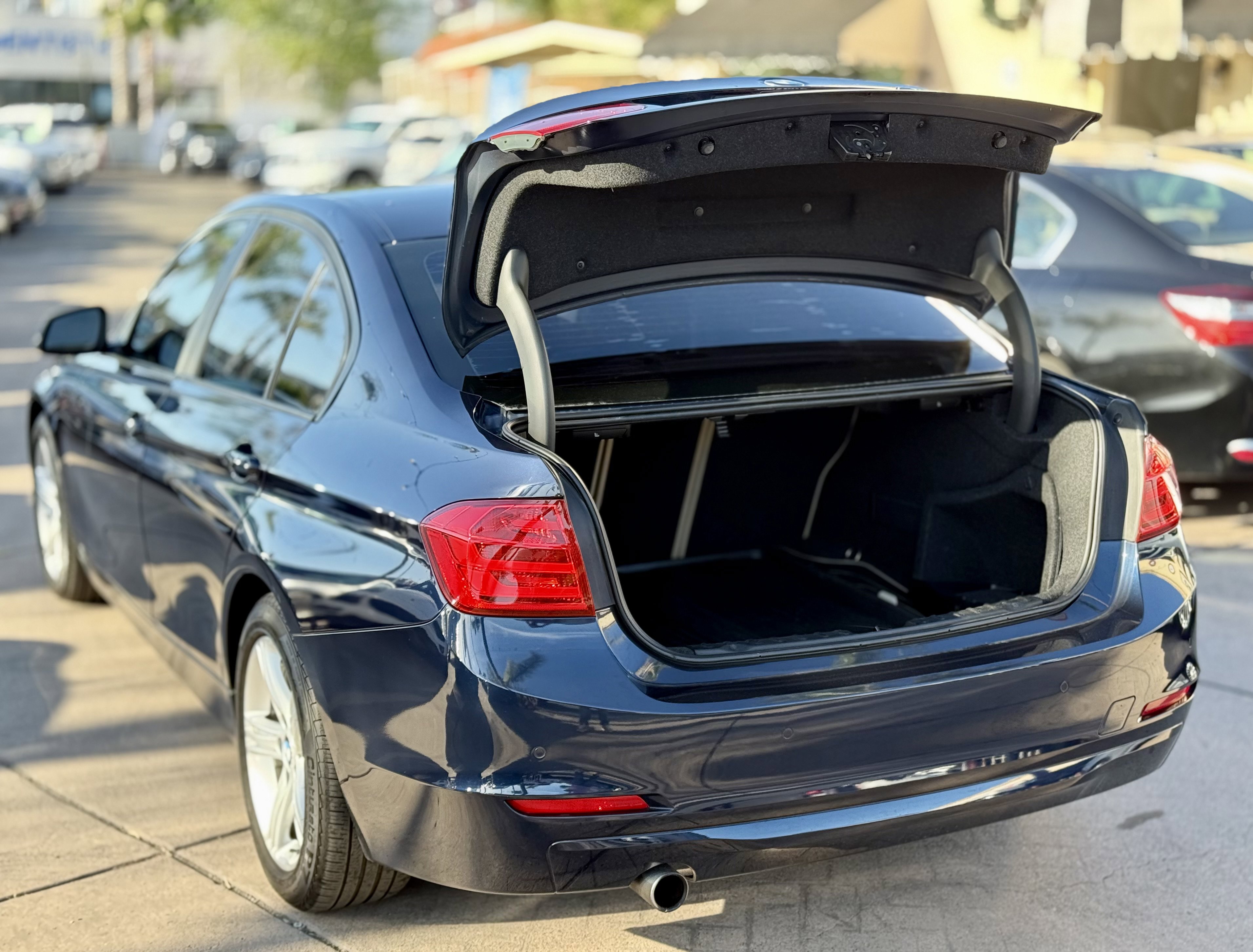 Used 2014 BMW 328d Sedan image 11