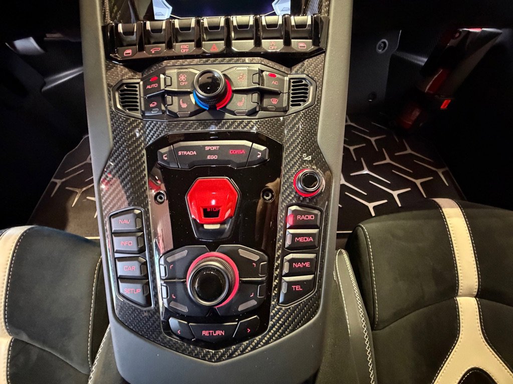 Used 2019 Lamborghini Aventador SVJ image 34