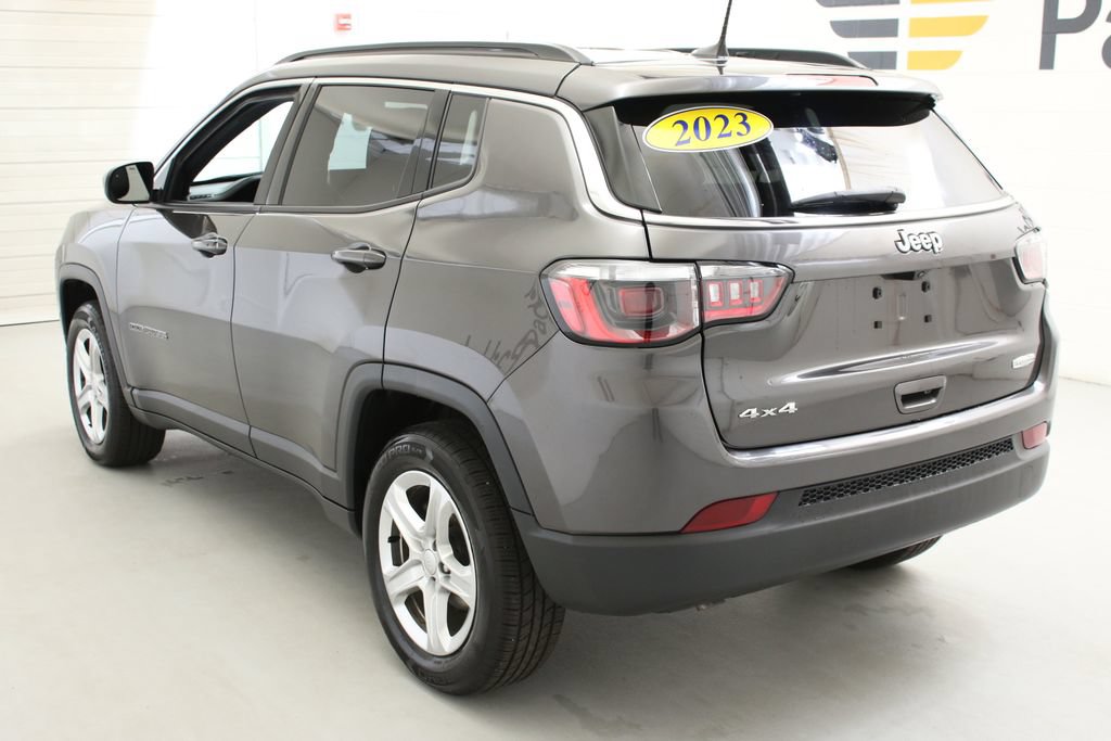 Used 2023 Jeep Compass Latitude w/ Convenience Group AWD/4WD image 8