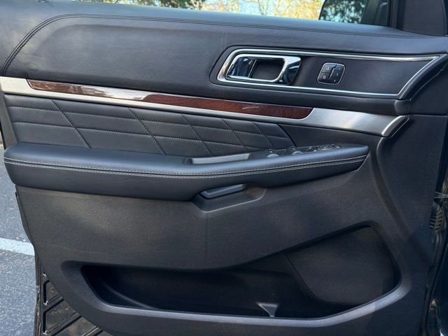 Used 2017 Ford Explorer Platinum image 25
