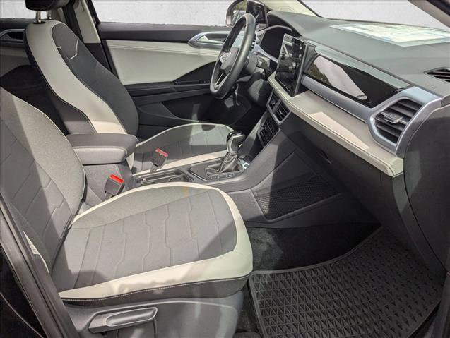 Certified 2025 Volkswagen Taos SE image 19