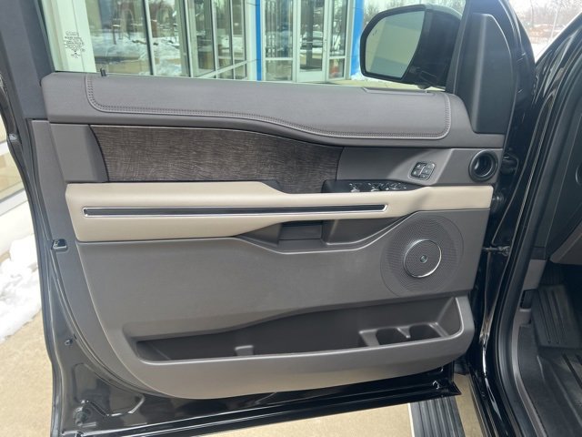 Used 2021 Ford Expedition Limited image 21
