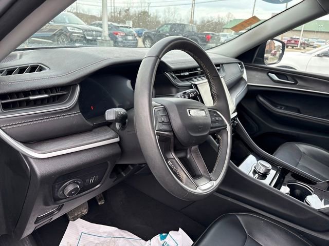 Used 2023 Jeep Grand Cherokee L Limited w/ Black Appearance Package image 9