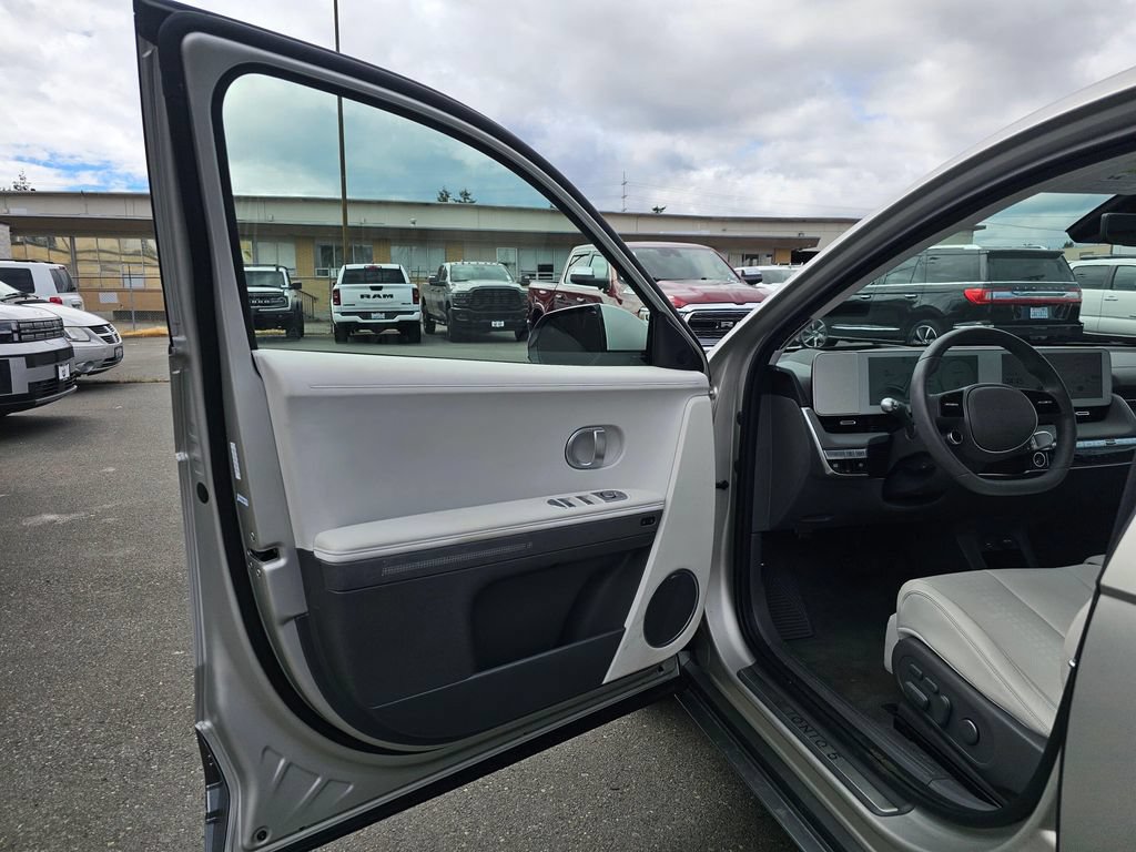 Used 2024 Hyundai Ioniq 5 Limited AWD/4WD image 18