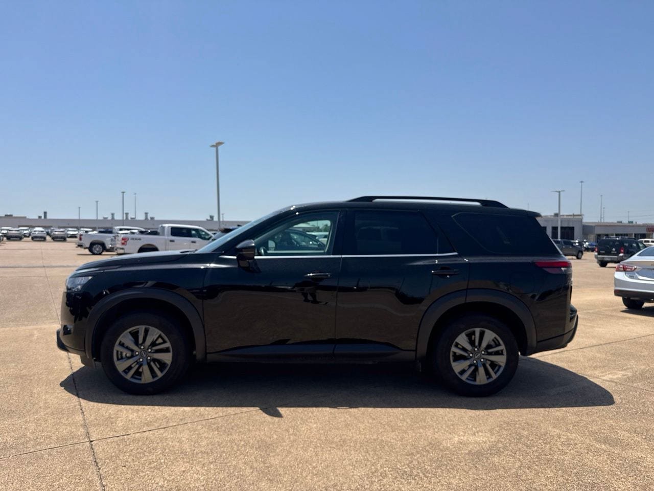 Certified 2025 Nissan Pathfinder SV FWD image 14