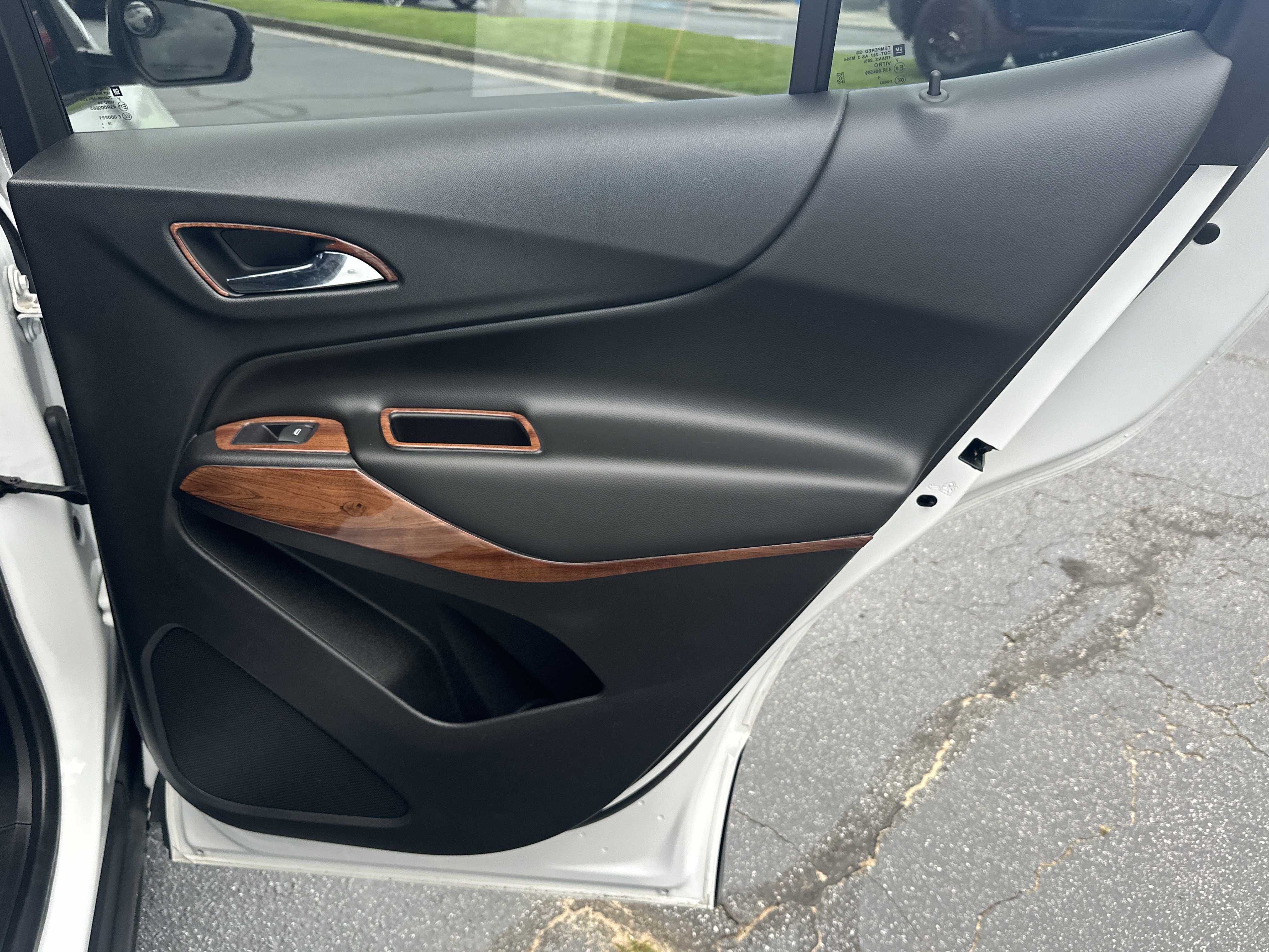 Certified 2020 Chevrolet Equinox LT w/ Sport Edition FWD image 16