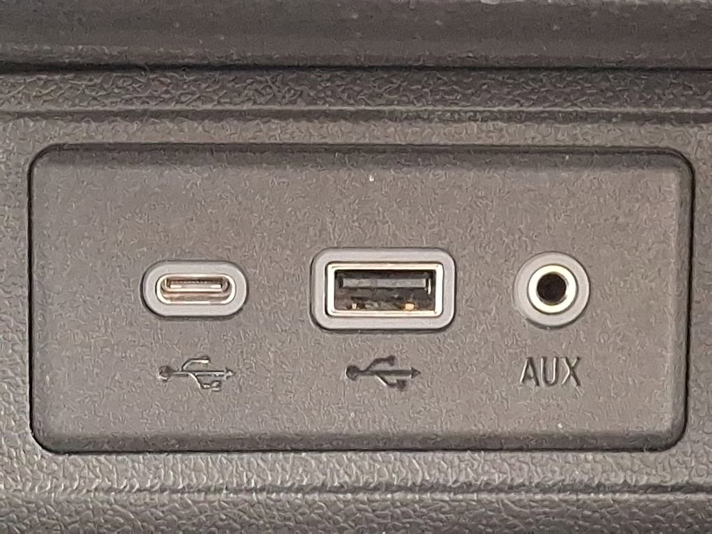 Used 2021 Buick Encore GX Essence w/ Sport Touring Package image 23