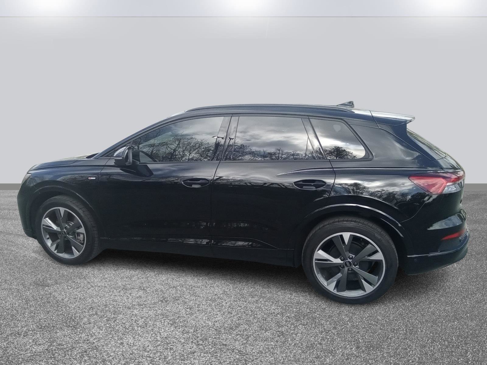 Used 2024 Audi Q4 e-tron Premium Plus w/ Premium Plus image 6