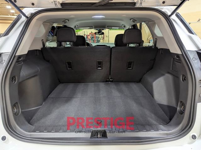 Used 2024 GMC Terrain SLE image 8