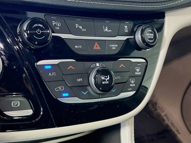 Used 2022 Chrysler Pacifica Limited image 23