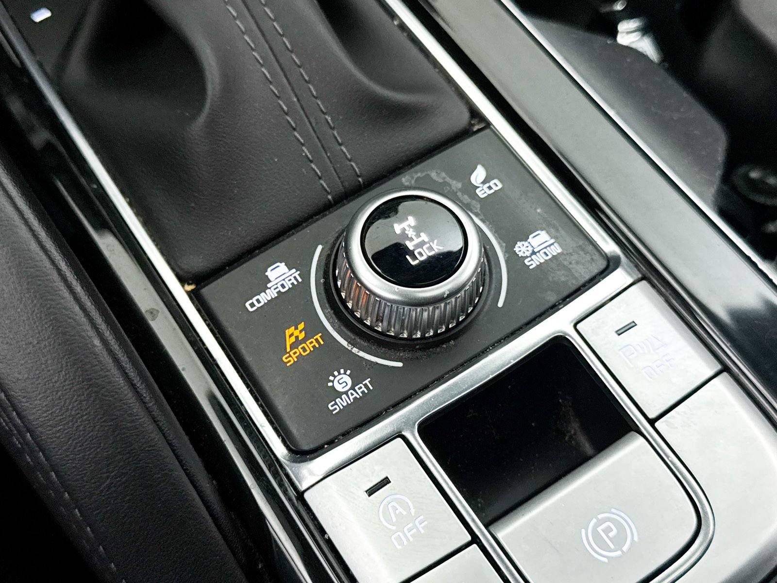 Certified 2022 Kia Telluride EX w/ EX Premium Package AWD/4WD image 10