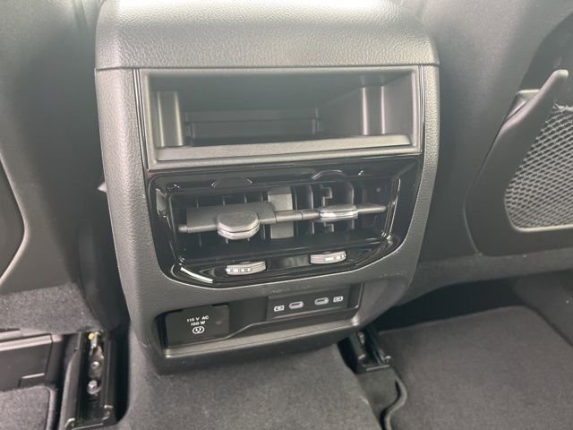 New 2026 Jeep Grand Cherokee Altitude image 17