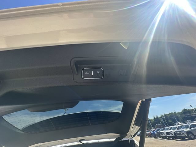 Used 2023 Ford Explorer XLT AWD/4WD image 43