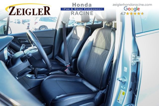 Used 2020 Chevrolet Trax LT w/ LT Convenience Package image 16