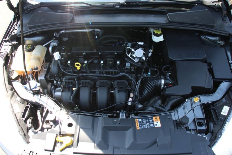 Used 2018 Ford Focus SE w/ Cold Weather Package FWD image 18