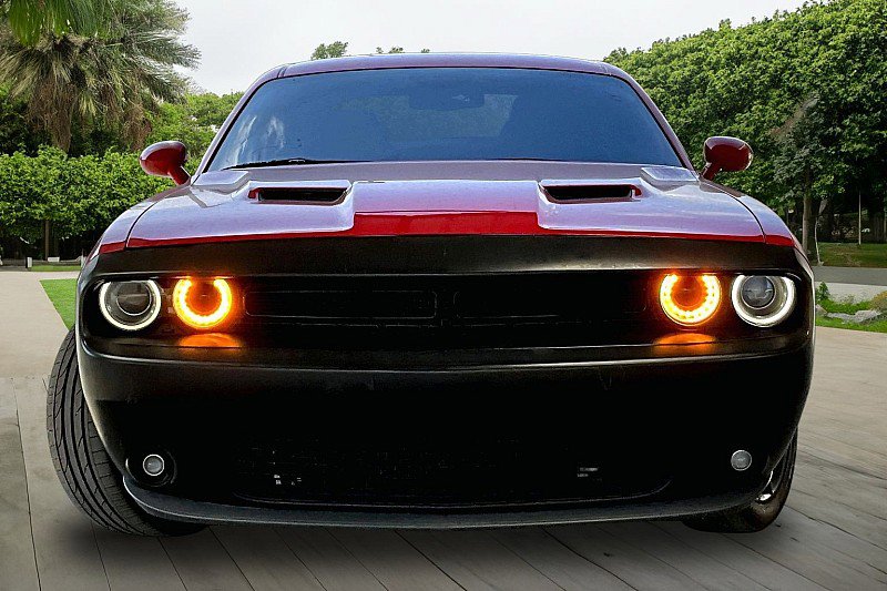 Used 2018 Dodge Challenger SXT w/ Blacktop Package RWD image 2