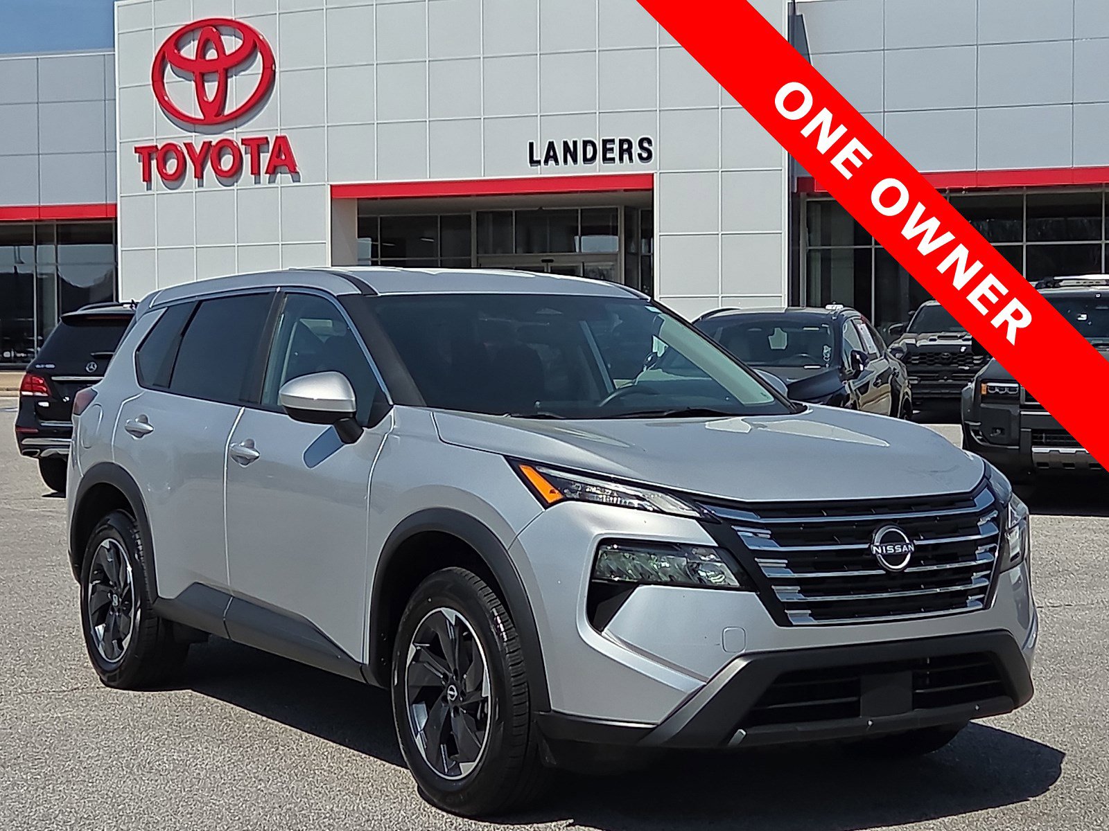 Used 2024 Nissan Rogue SV AWD/4WD image 1